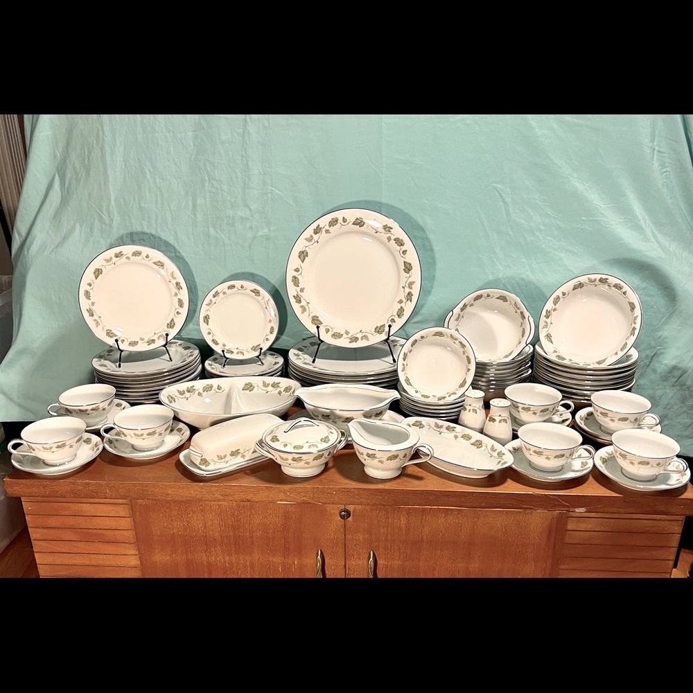 china dishes Vineyard by
Noritake